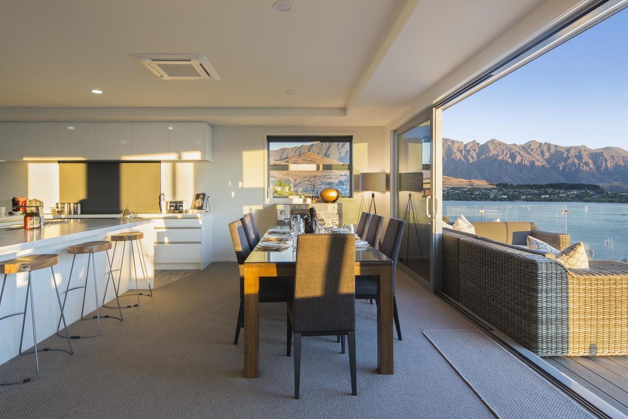 Lakefront Luxury By Amazing Accom Distretto di Distretto di Queenstown Esterno foto