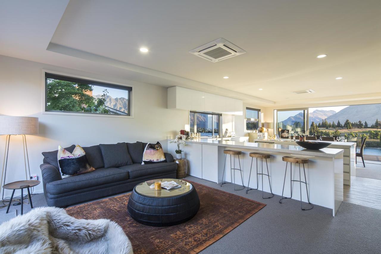 Lakefront Luxury By Amazing Accom Distretto di Distretto di Queenstown Esterno foto