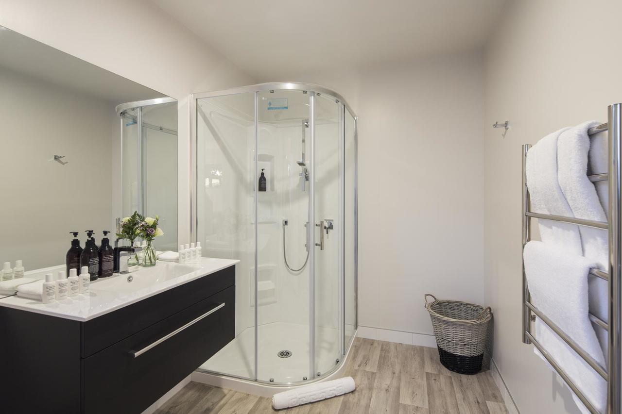 Lakefront Luxury By Amazing Accom Distretto di Distretto di Queenstown Esterno foto
